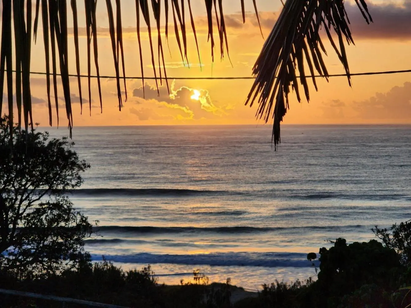 Sun, sand,&surf, Sunrise Beach Apartment